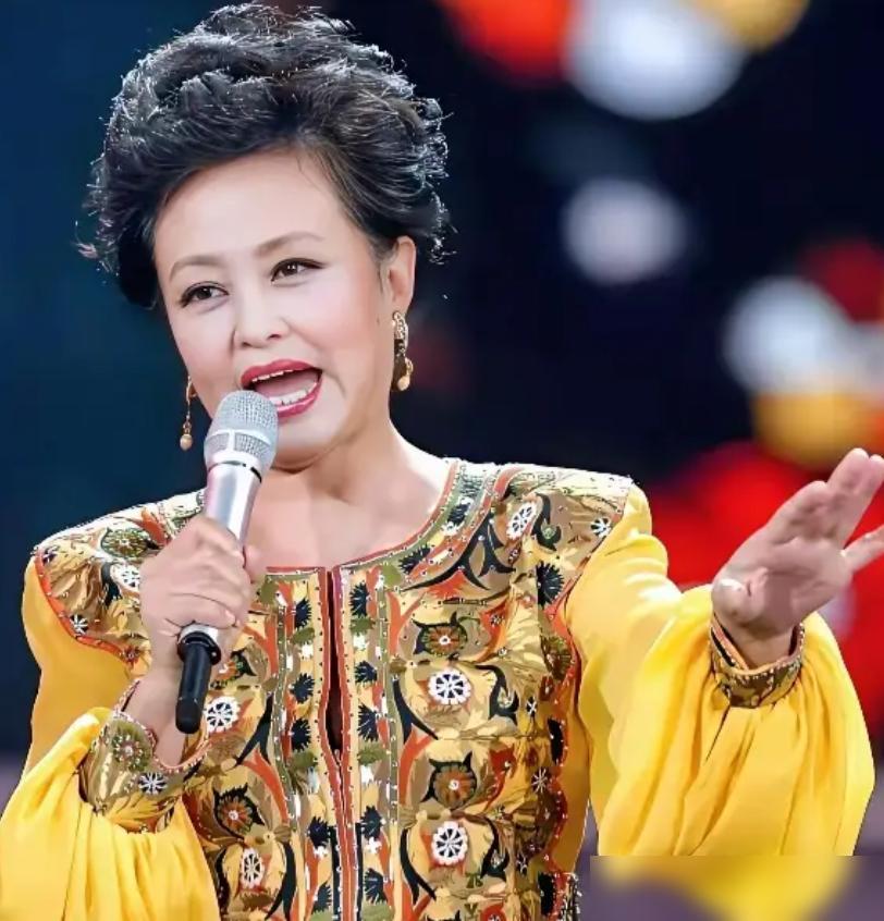 歌唱家朱明瑛与丈夫王明琦和平离婚，谁能想到王明琦转身娶了朱明瑛亲妹妹的小姑子，姐