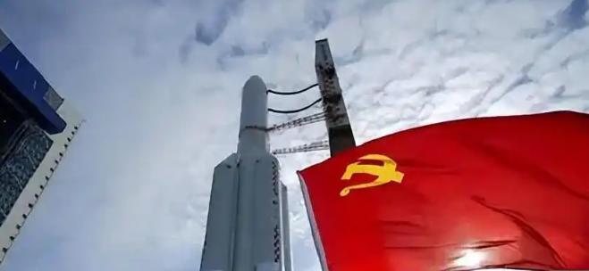 中国崛起从不是靠红利，是三次绝境死局搏出来的。世人都误以为中国七十余年崛起是吃尽