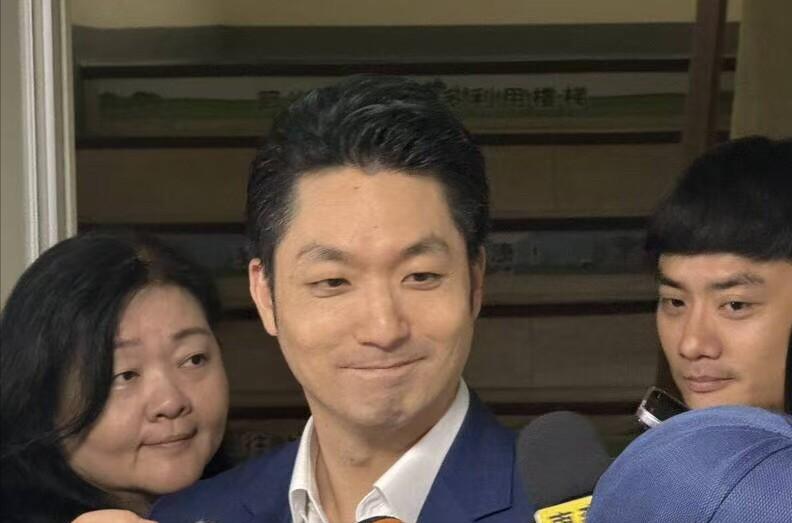 沈伯洋日前高调叫嚣要求停办双城论坛，台北市长蒋万安15日上午立即反击反问："两岸