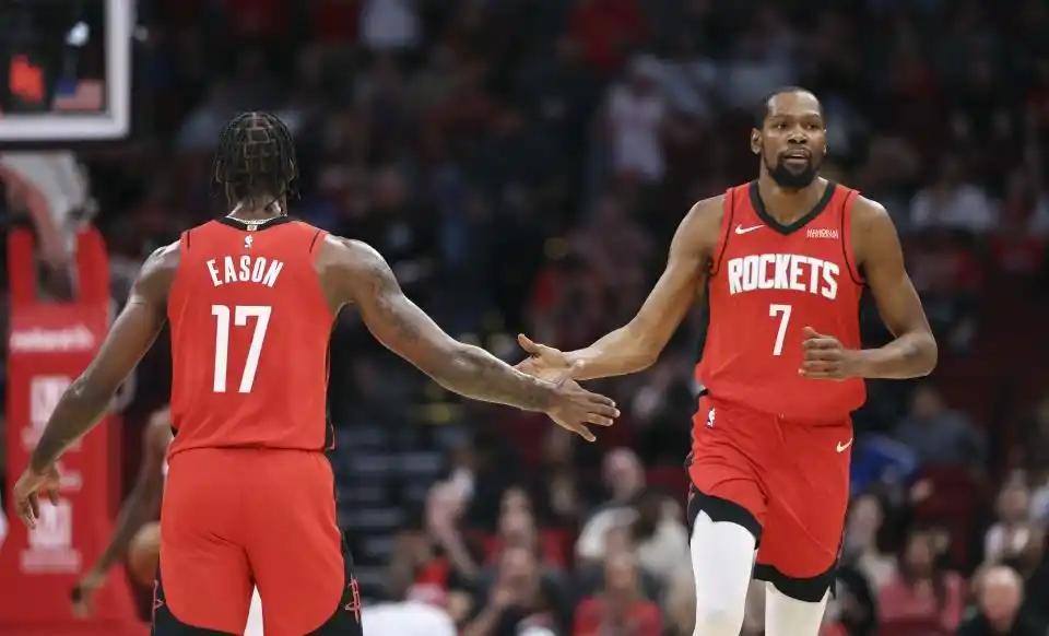 今天某媒体给出了季后赛西部对阵，真是一言难尽。
第一组给的是雷霆对勇士，雷霆（9