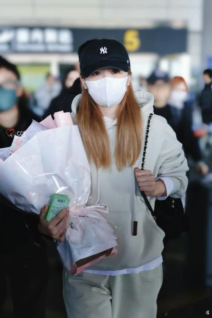 twins时隔近四年再次合体好六 颜值暴击如期而至！阿娇阿sa清爽亮相长沙，素颜