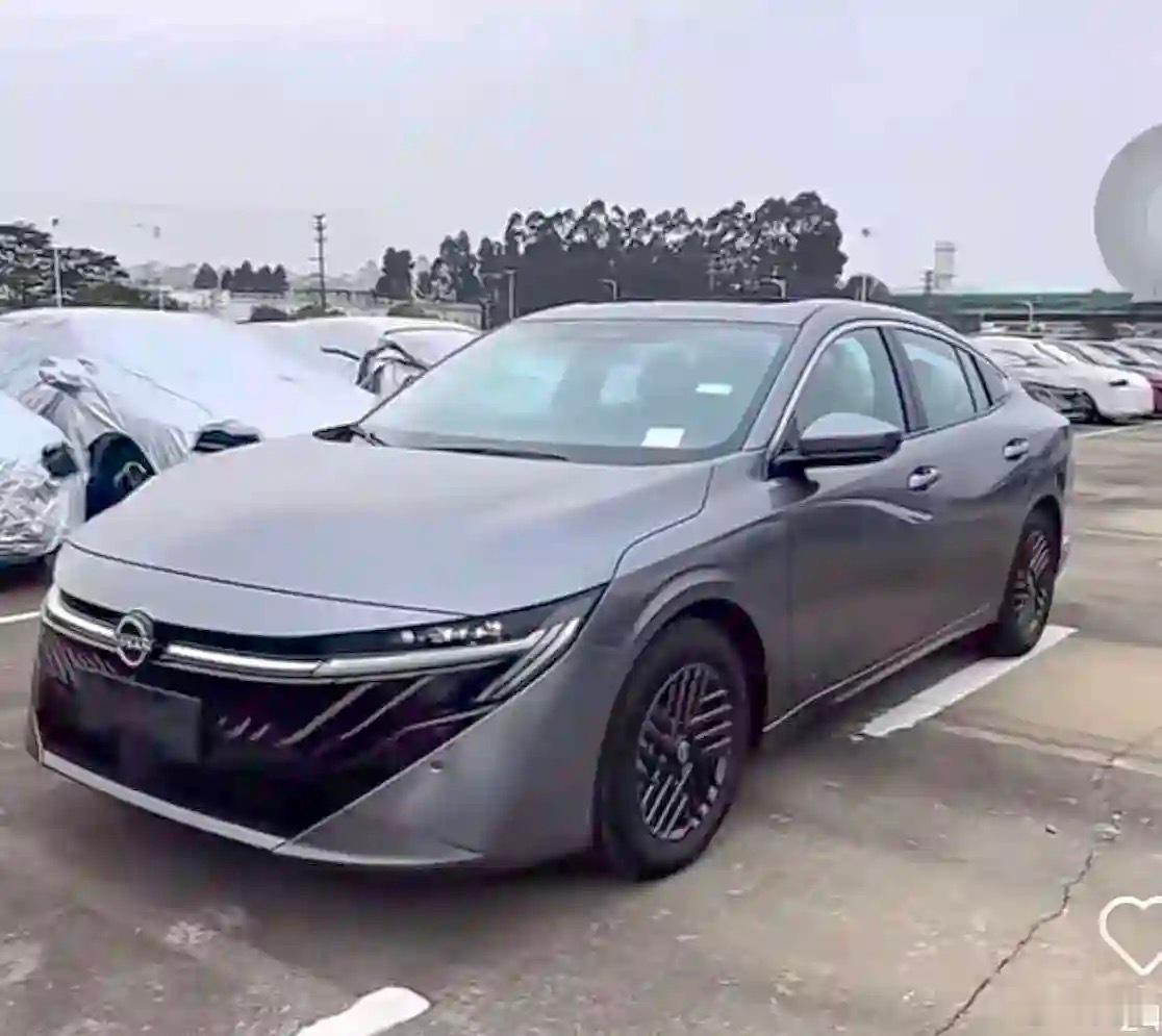 全新轩逸，伶牙俐齿的看着好战斗，依然用的是1.6自吸机头，20年的时间这台机器横