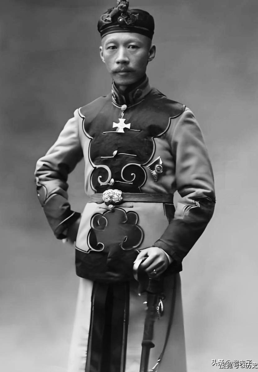 历史百科之（1075）统带：
官职的名称。
清朝末年，新军的制度，统辖一标（团）