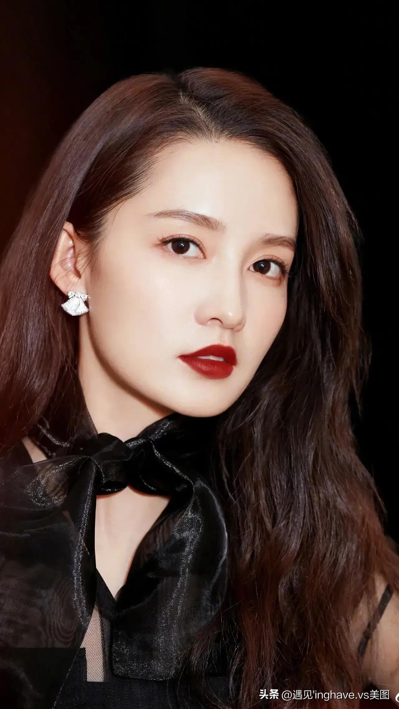 李沁美女气质好