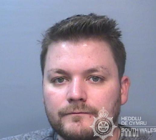 斯诺克：斯诺克选手殴打女友被判三年监禁

南威尔士警方发布通告，并公布了迈克尔·