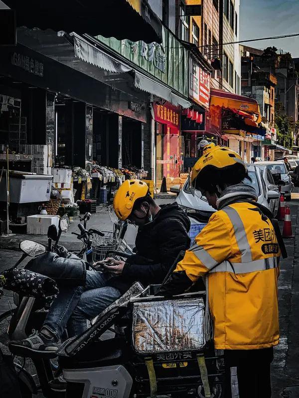辞掉稳定工作后才懂！普通人真正的出路，不在打工里。
以前我和大多数人一样，每天朝