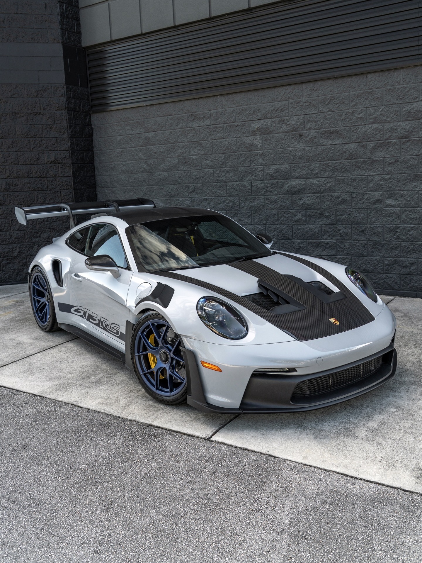 诚实点——你是慢慢滑动来细细品味，还是快速滑动看看它有多疯狂？🤍这款冰灰色91