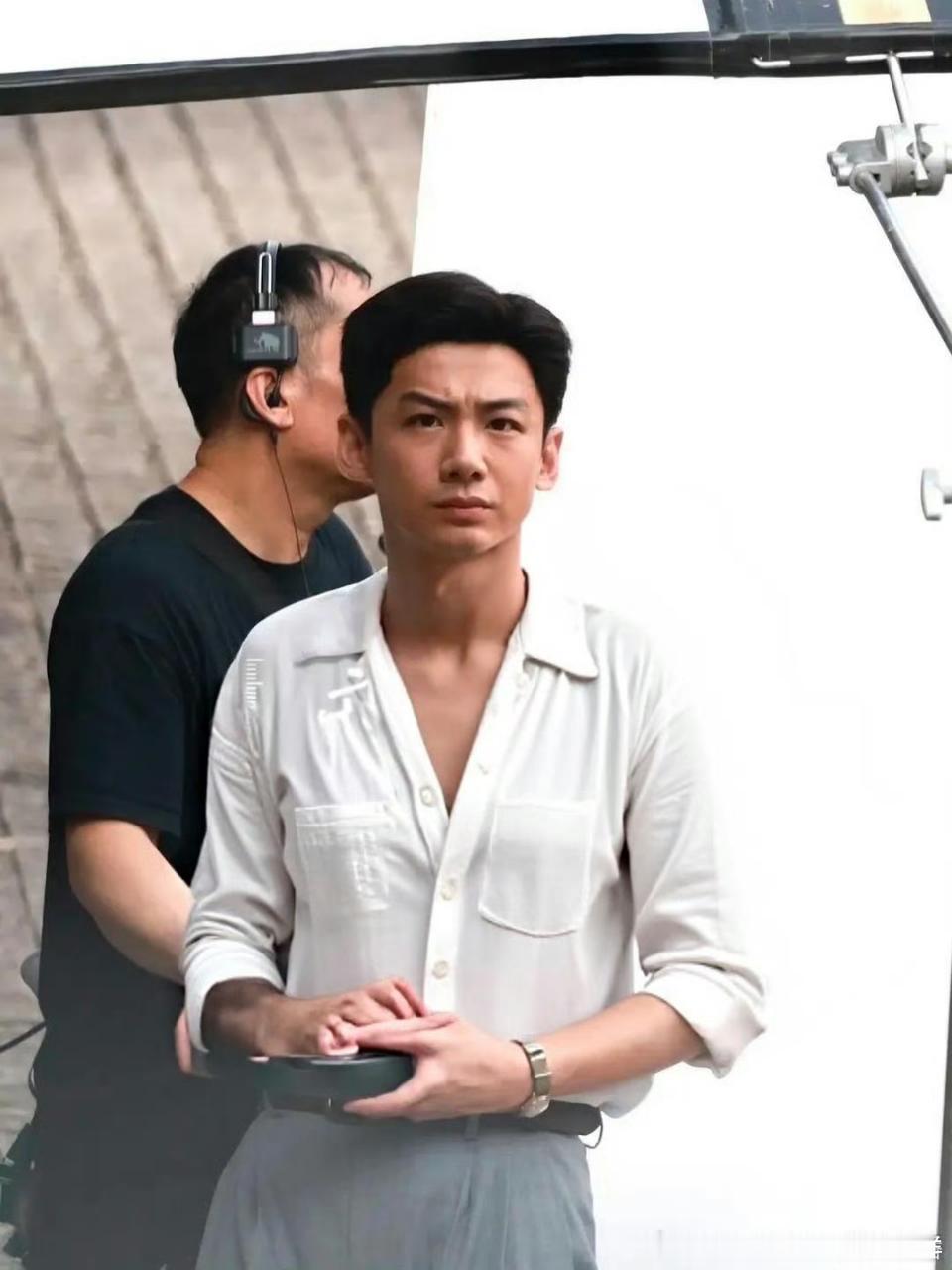 第一眼以为雷佳音 