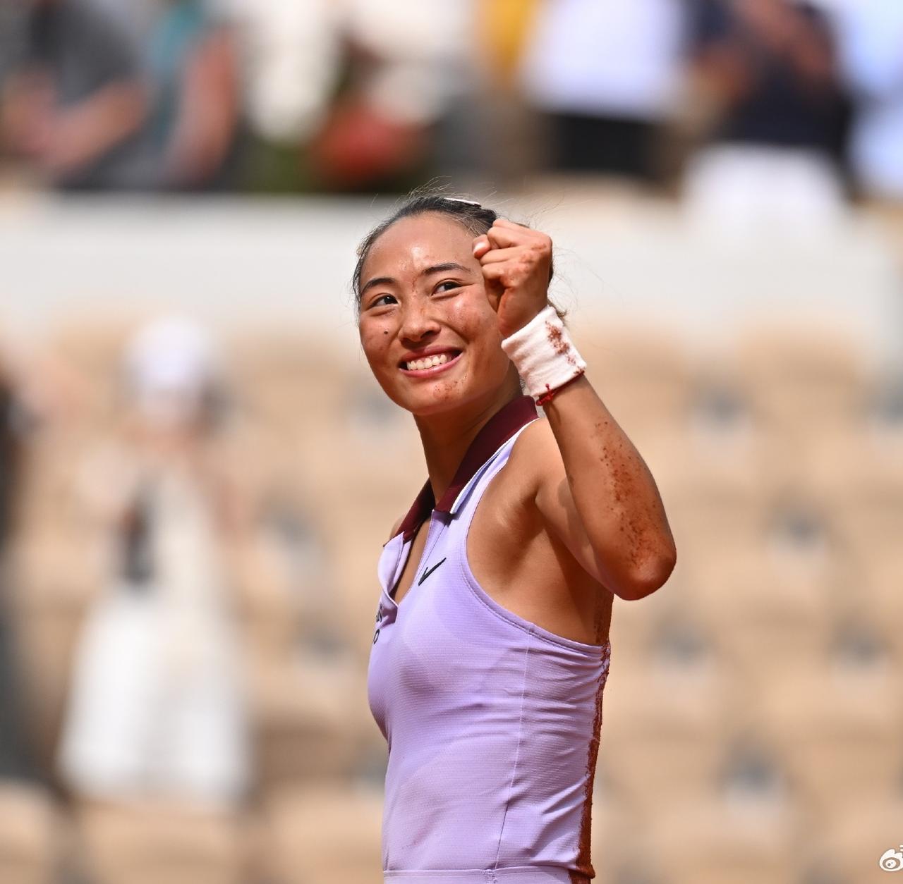 4月8日，WTA500 斯图加特站官方宣布中国金花郑钦文因伤退出赛事。自2025