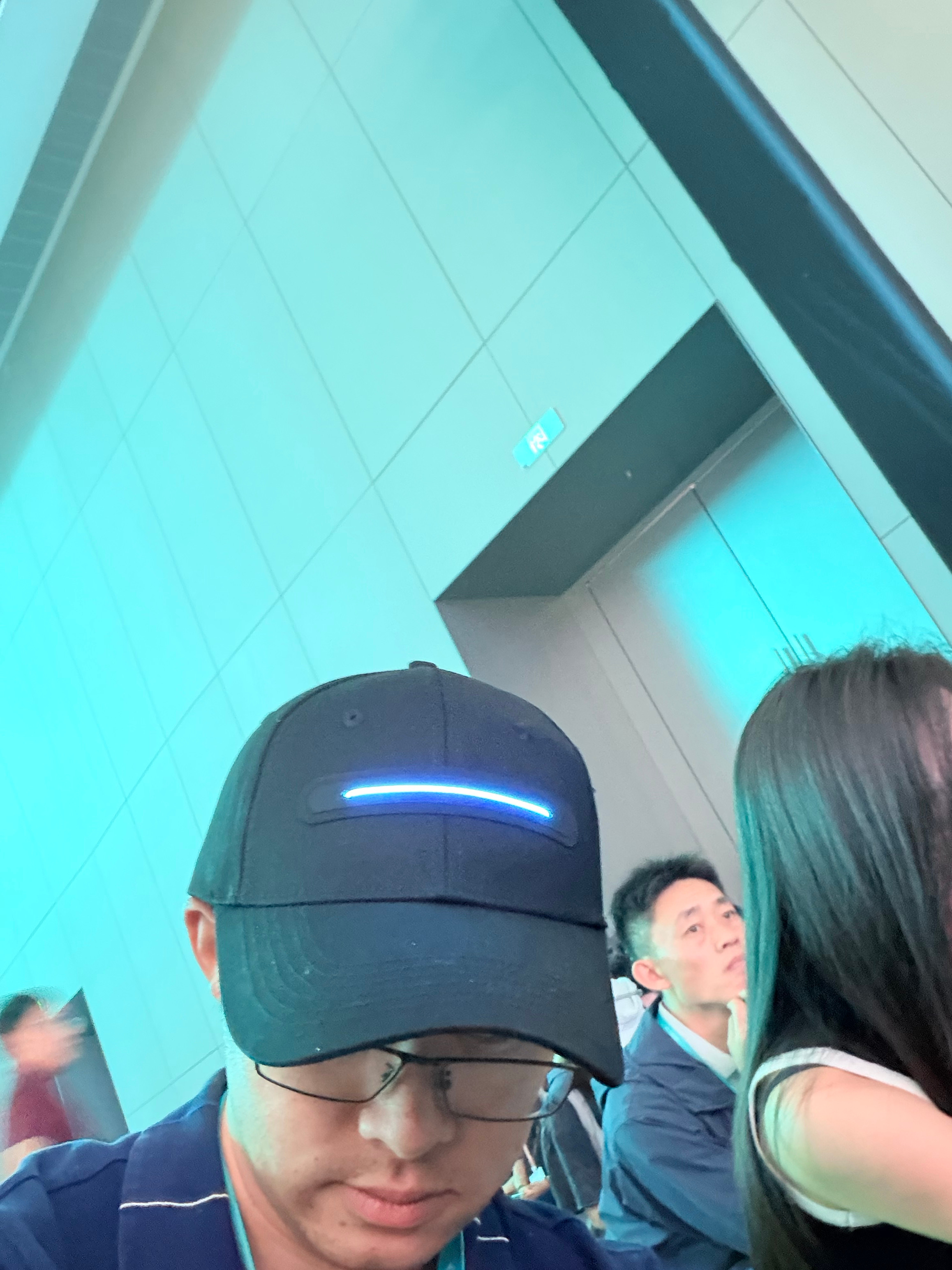 智驾小蓝灯，好看吗奕派m8华派黄金标准大六座