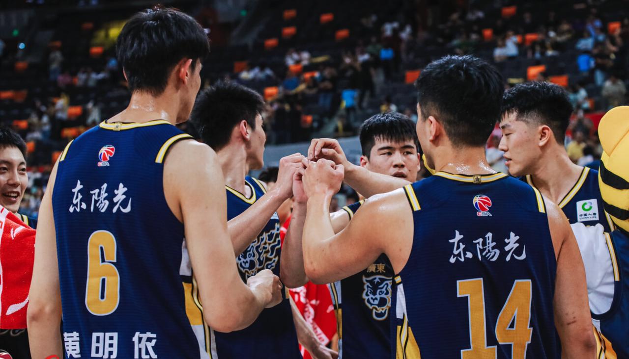 大家有没有发现杜锋指导赛后采访发言像是变了一个人
难道只是因为焦泊乔的暂时离开？