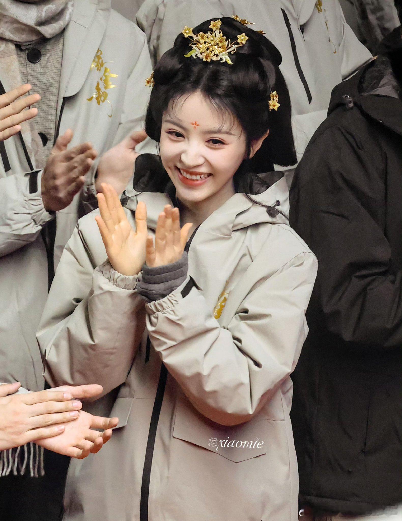 田曦薇也没证明自己能扛剧，还要带上闫桉，《嫁金钗》的阵容也是蛮艰难的。 