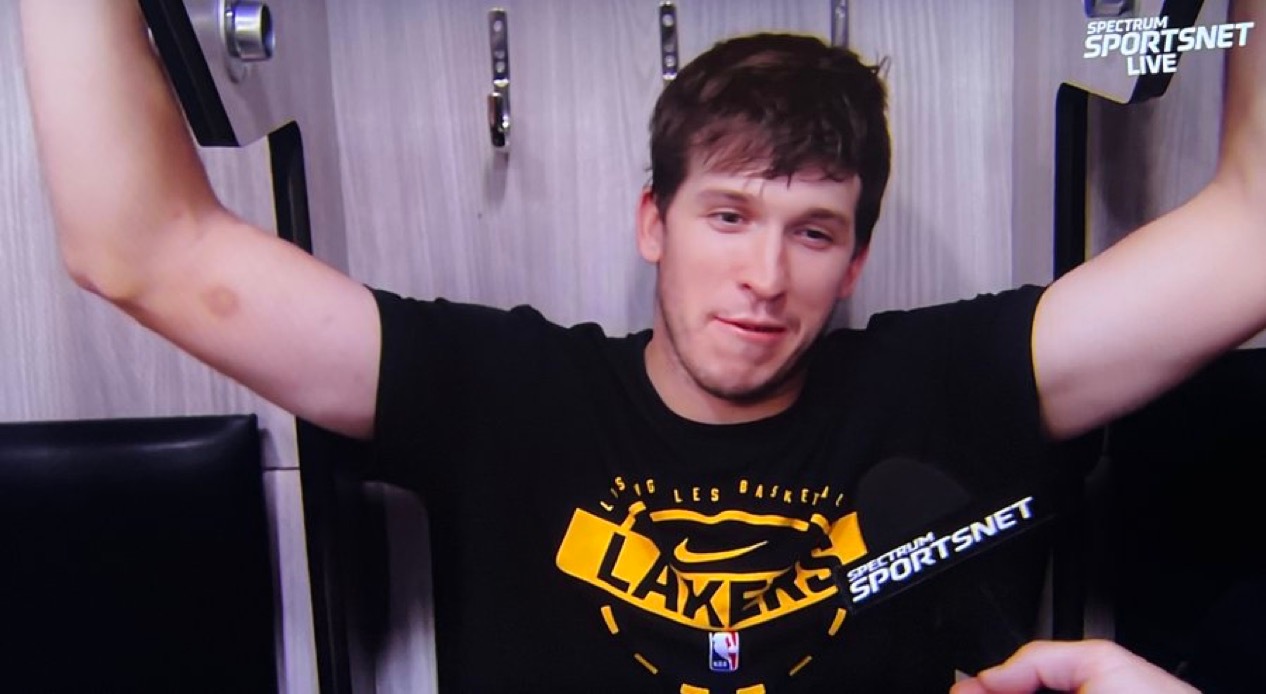 里夫斯：“感谢上帝，他（勒布朗）表现出色。卢卡也很棒，这是一场精彩的团队胜利，对