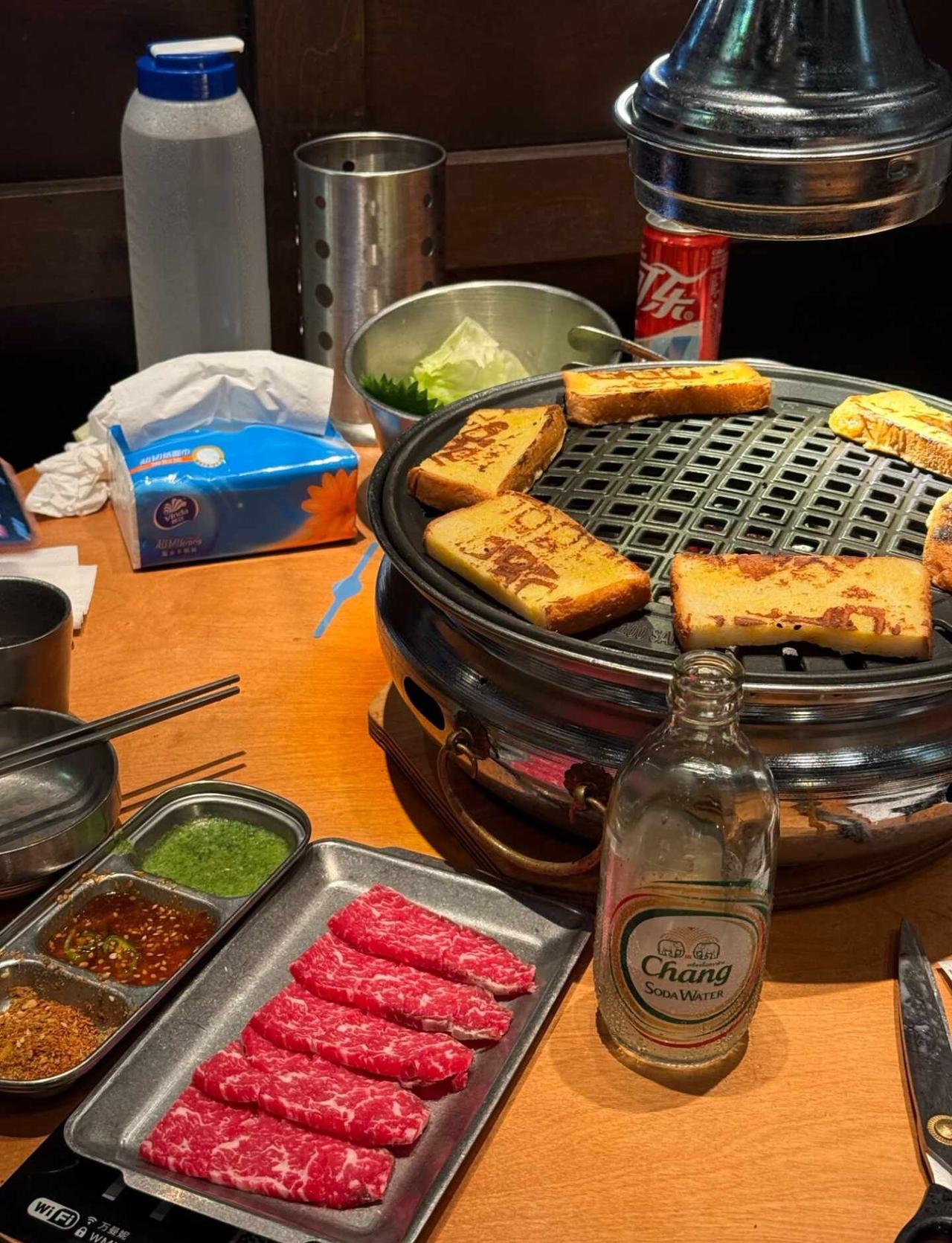 广州下班一人食烤肉，牛腩排好软糯
下班不想亏待自己，又怕烤肉店排队等位磨掉耐心。