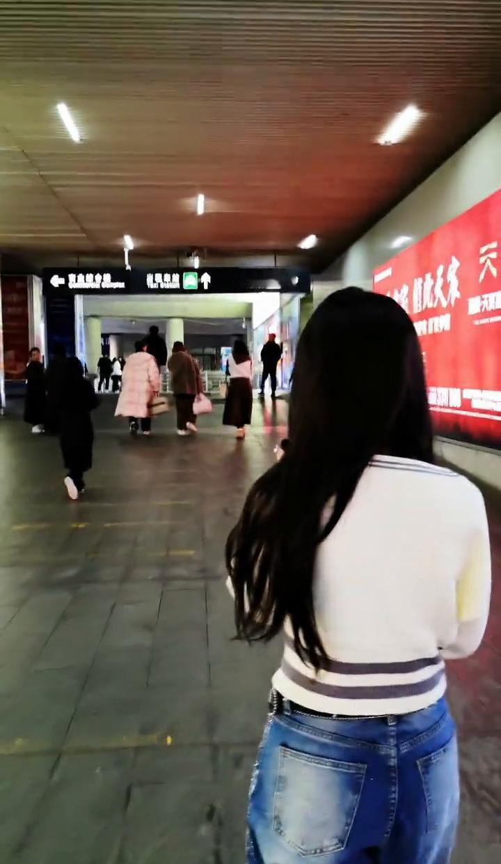 蚌埠南站升级了？
你可能没注意，这地方悄悄变了样。
以前只是赶火车的地方，现在居