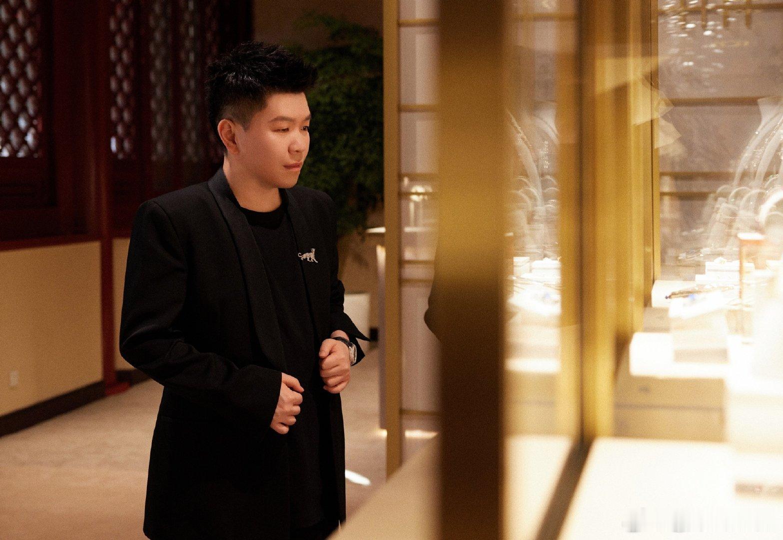 常石磊读别乱改李白弹幕笑疯了常石磊读弹幕被提醒谨言慎行国乐无双 弹幕：改完李白，