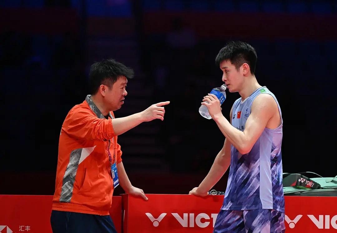 从全运会的表现来看，李诗沣确实是出了名的慢热！
在对阵广东队宋冉升的第一局，开局