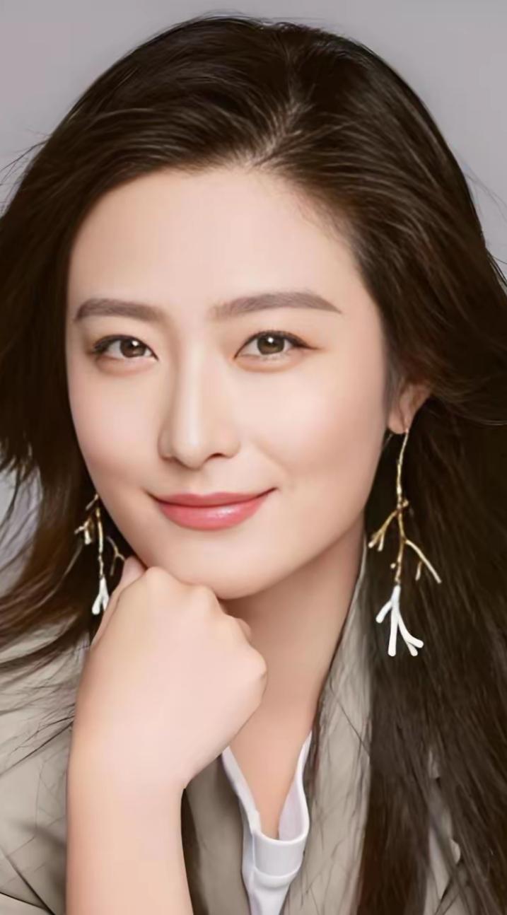 徐百慧（曾用名徐百卉），吉林长春籍女演员，毕业于中央戏剧学院。演技扎实可塑性强，
