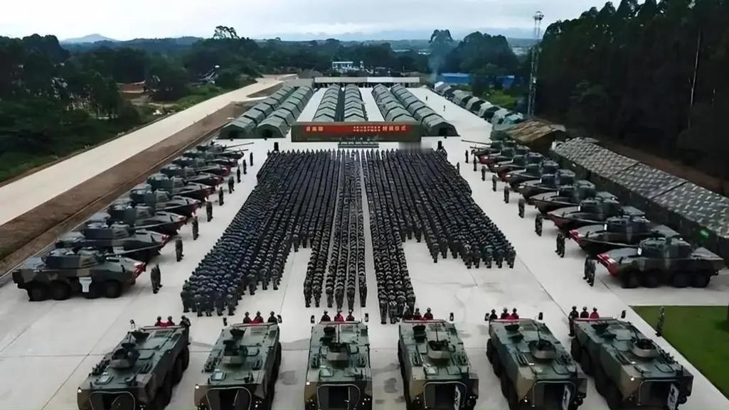 美国这是典型的纸老虎行径啊！
还大言不惭地说拦截军售台湾省武器装备就开战，也不看