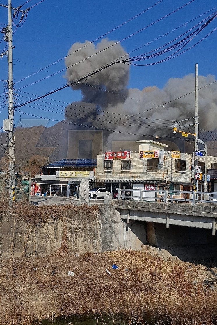 韩空军战机误击居民区瞬间 对北傀唯唯诺诺，对国民重磅炸弹！ ​​​