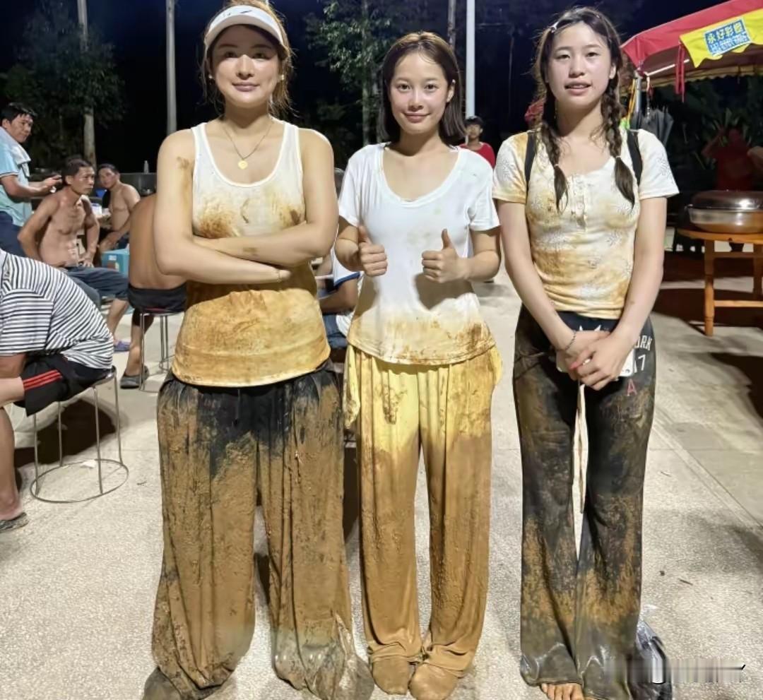女拳们来看看
这些女孩子才可以要权利，而躺在空调房里，刷着小某书，只会咋啦咋啦的
