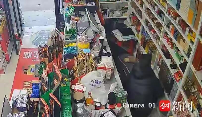 如果不是小张兄弟救我，这个家就要散了。这一句简单的话，却像一把利刃刺穿了许多人的