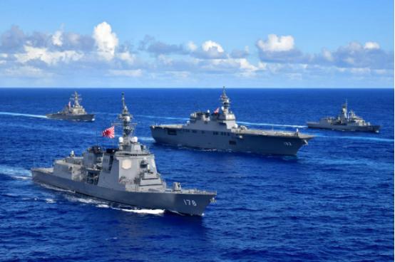 封锁我航母出海口？10月3日，日本“浦贺号”扫雷艇在驱逐舰护卫下，抵达我辽宁舰航