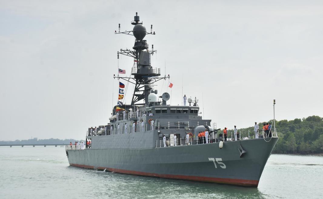 “被印度给坑了！不去参加就好了……
伊朗海军贾马兰级驱逐舰“艾瑞斯· 德纳”号，