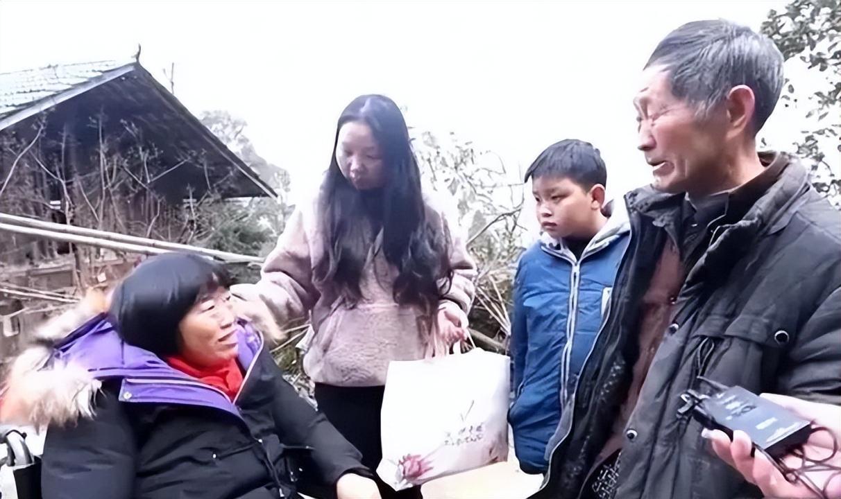 1992年，湖北一20岁女子和湖南一男子相恋1个月就决定结婚，婚后女子20多年没