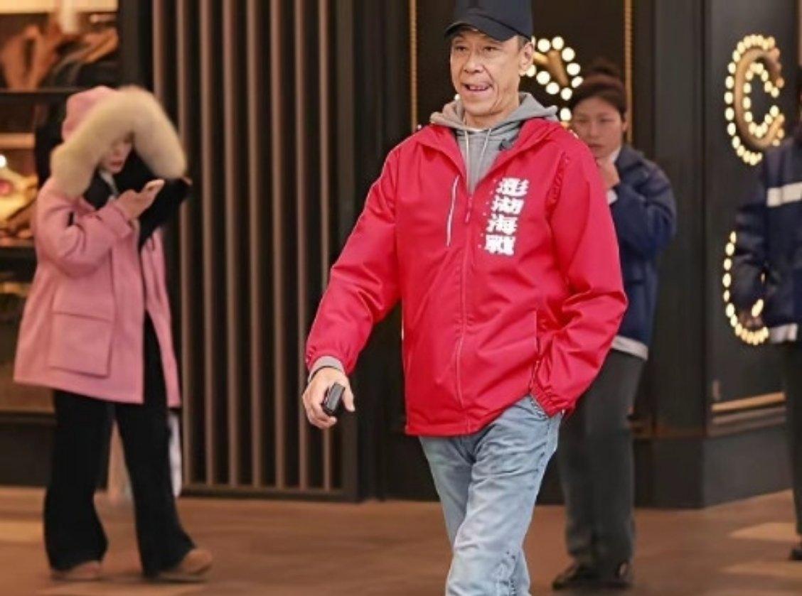 天呐！他1946年出生的，虚岁都80咯！这么大岁数还有这状态，简直无敌了呀！