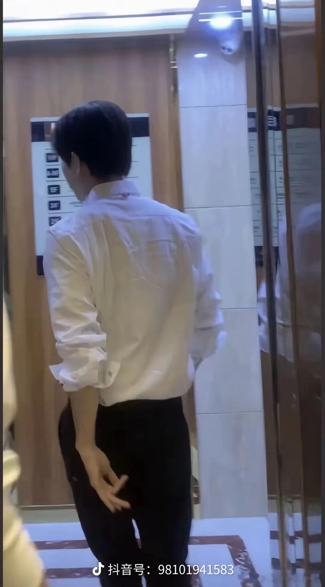 天下皆知美之为美，斯恶矣；皆知善之为善，斯不善矣。一个背影就秒杀拷批怪