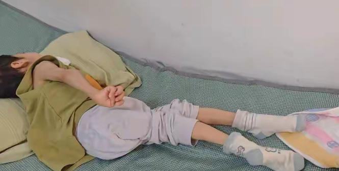 太残忍了！广东广州，7岁男童被误诊为脑瘫治疗多年，骨瘦如柴仅18斤。
 
父母耗