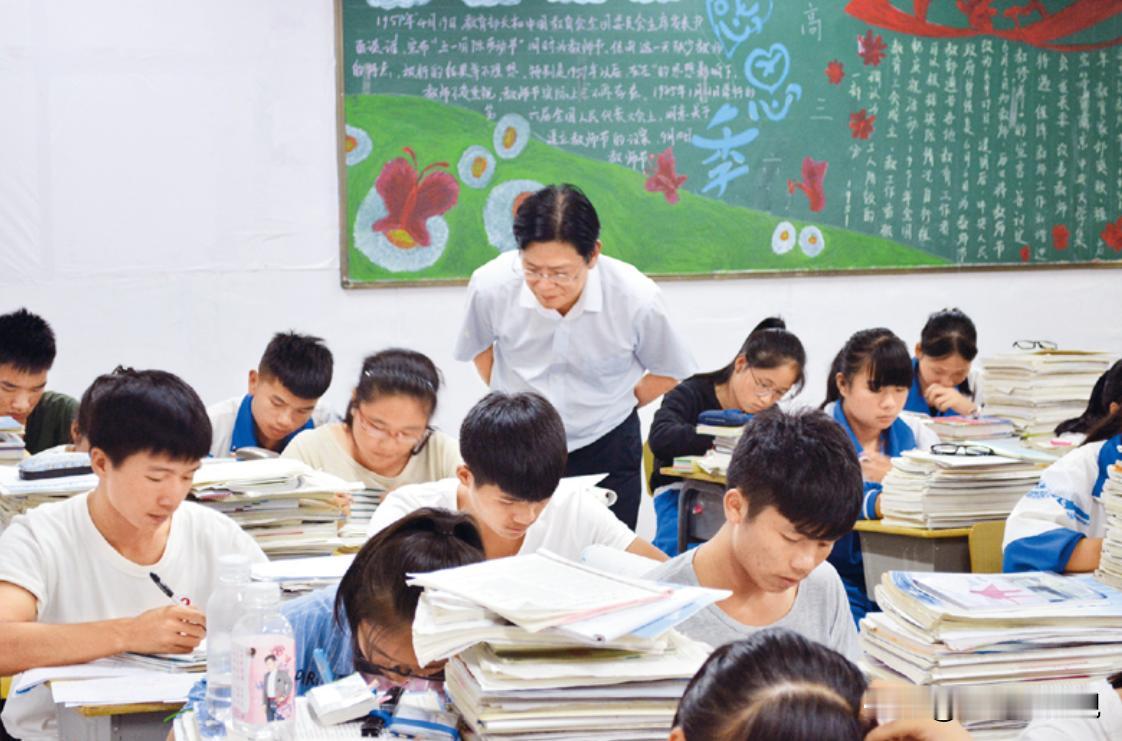 2016年，杭州一校长退休，拒绝百万年薪，前往山区支教，谁知，半年后，学生就消失