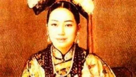 1888年的紫禁城，出了一件说不清道不明的事。 
 
坐镇大清朝堂的，是已经53