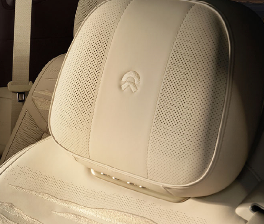 （网友投稿）蔚来ES9 地平线版本的第二排头枕下方有玄机？这里有四个触点，此前在