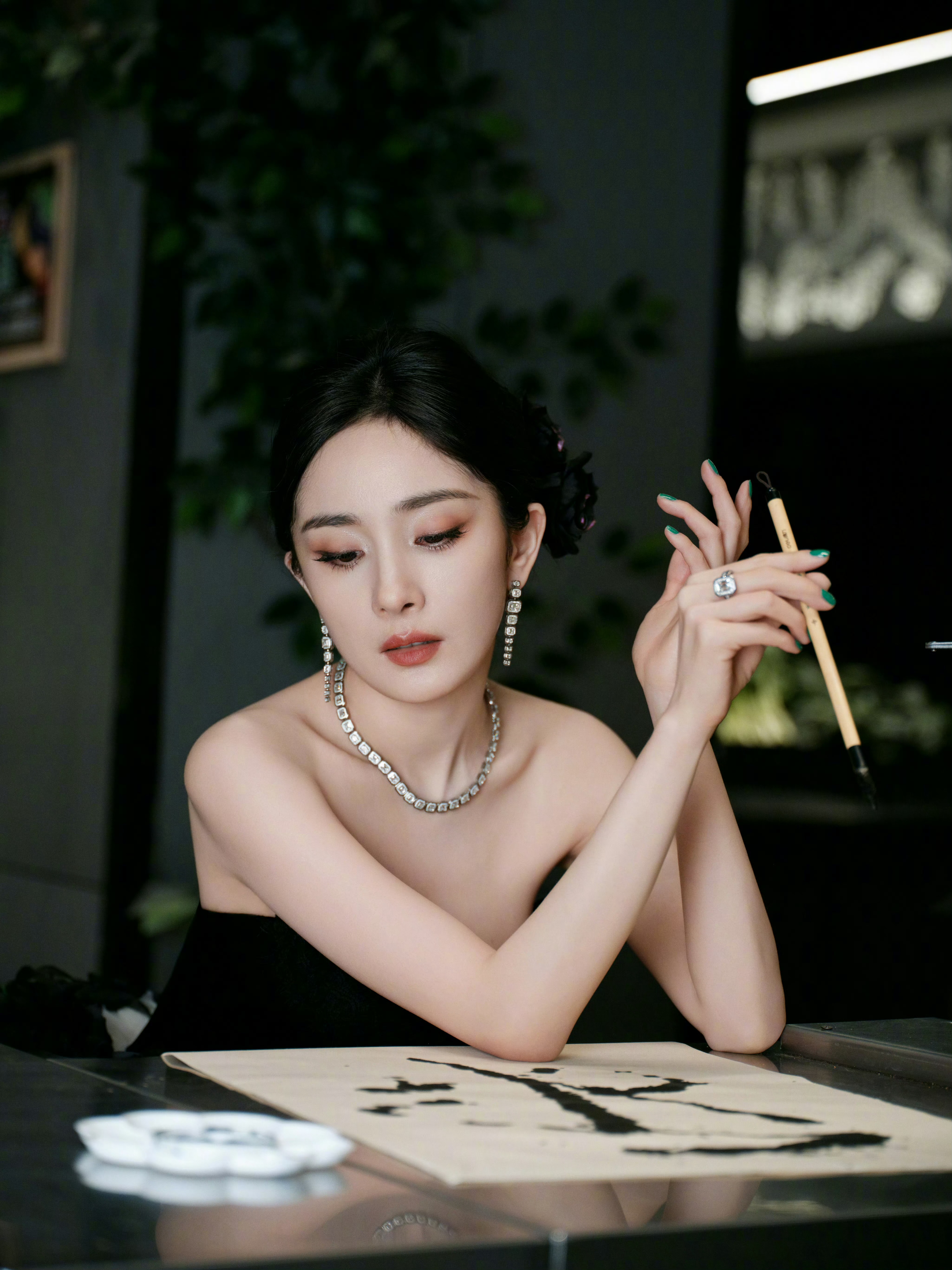 ym 朝阳在窗台融化蜂蜜，风将困意折成纸船放逐，时间已用藤蔓编织登山的绳梯。早上