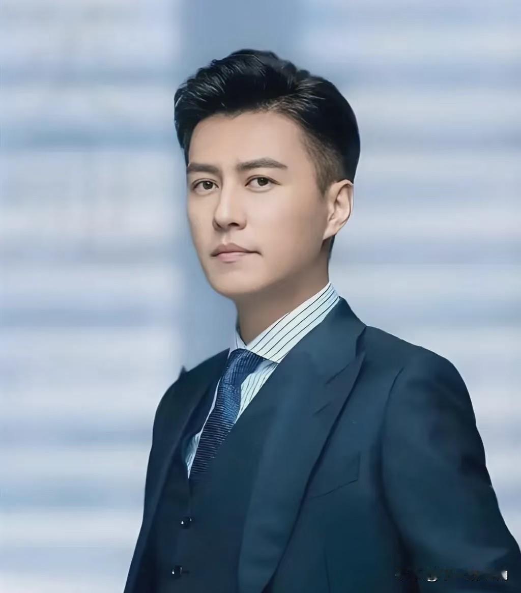 靳东那位博导主动自首了，这简直就是推倒了第一块多米诺骨牌！

中戏这次也是动真碰