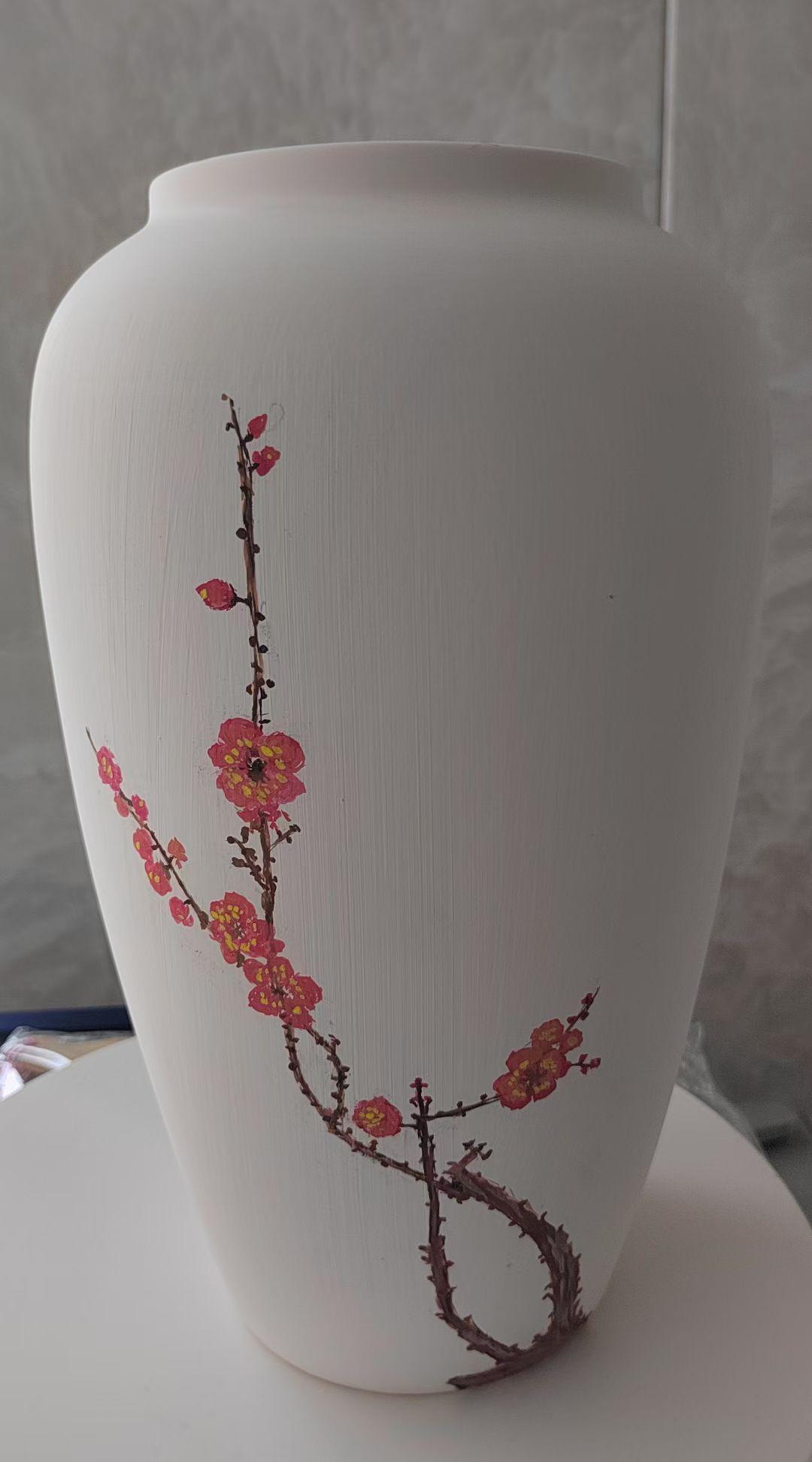 麻雀的视野局限于田地里的谷子和虫子，目光短浅；而鲲鹏的视界则是全世界，无比广阔 