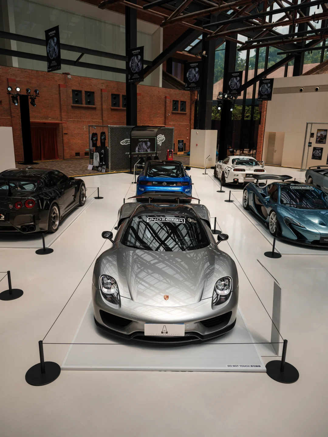 太古里惊现神车阵容！918、P1都来了…