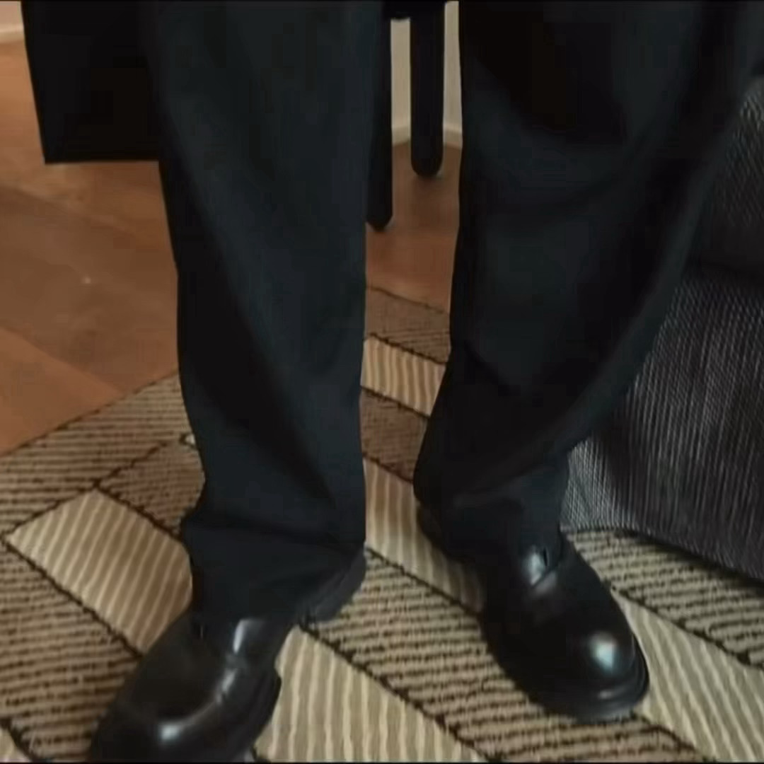 我们至今仍未知何衍朝到底有多喜欢凝他老公🫪所以拍vlog真的要何伟拿着镜头才能