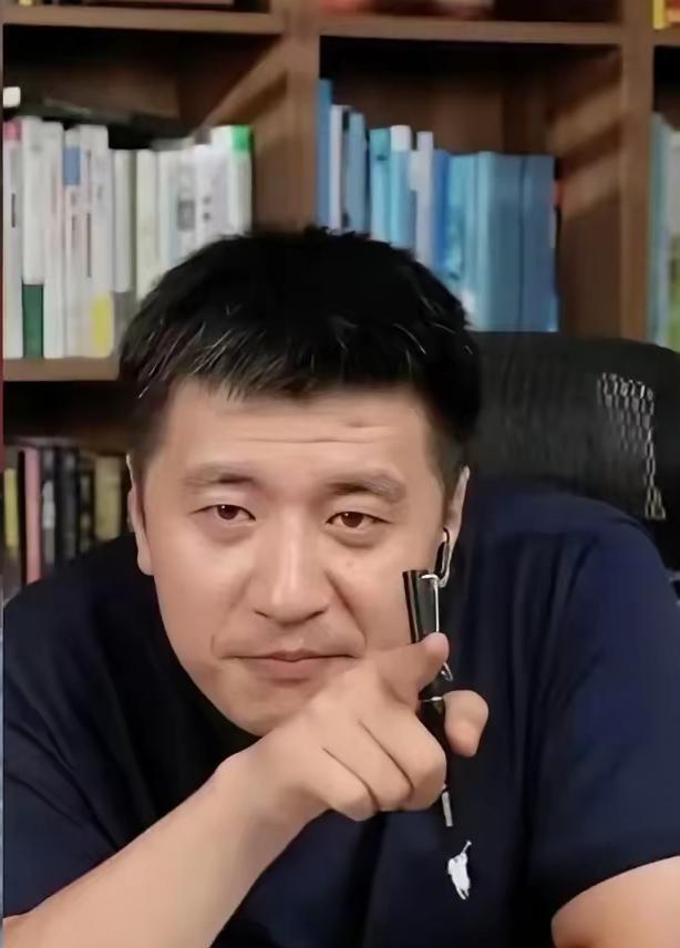 峰学蔚来换帅了，由武亮担任张雪峰的位置，风格不同，但人很沉稳，希望能扛起重任，莫