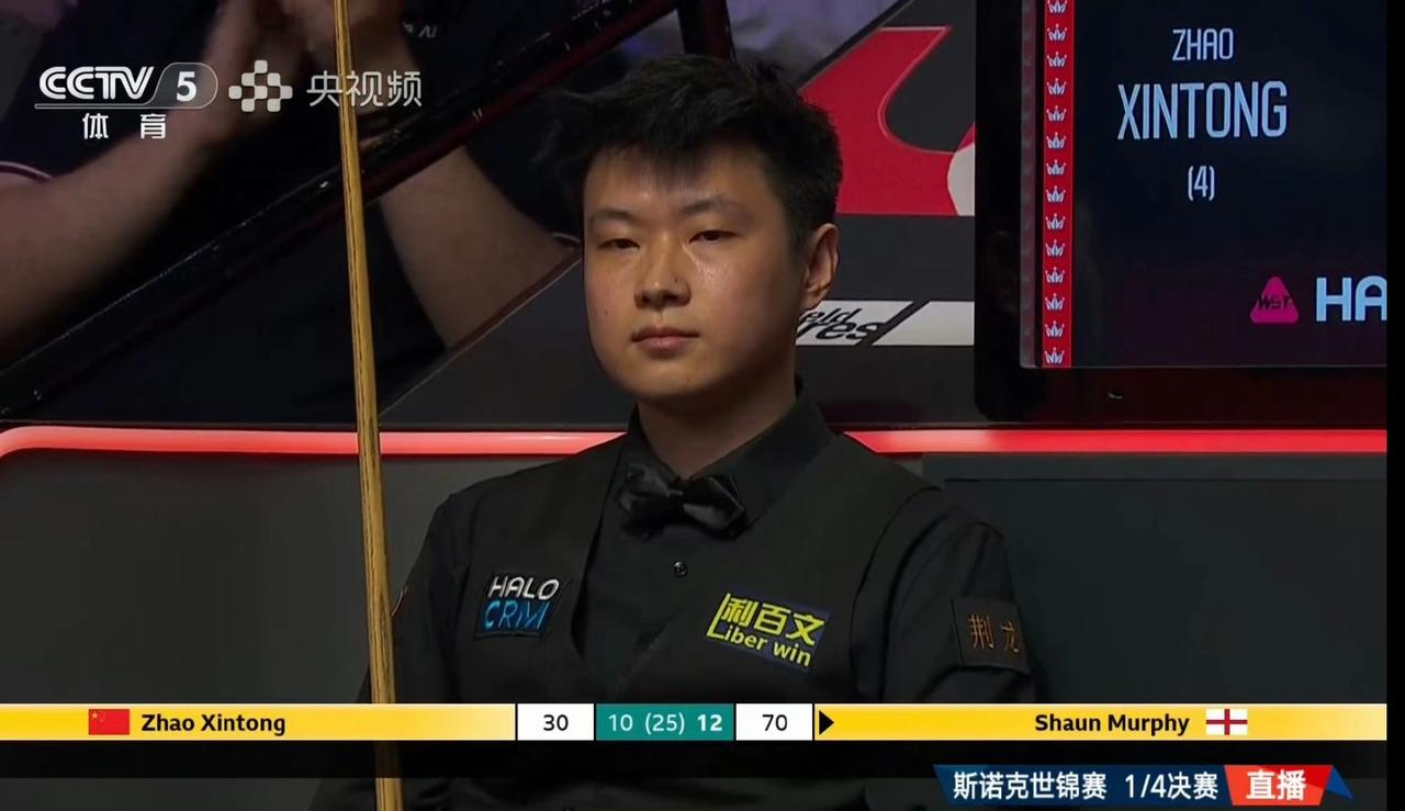 卫冕失利后，赵心童的眼神尽是疲惫、满是不甘，令人意味深长！
这届斯诺克世锦赛，超