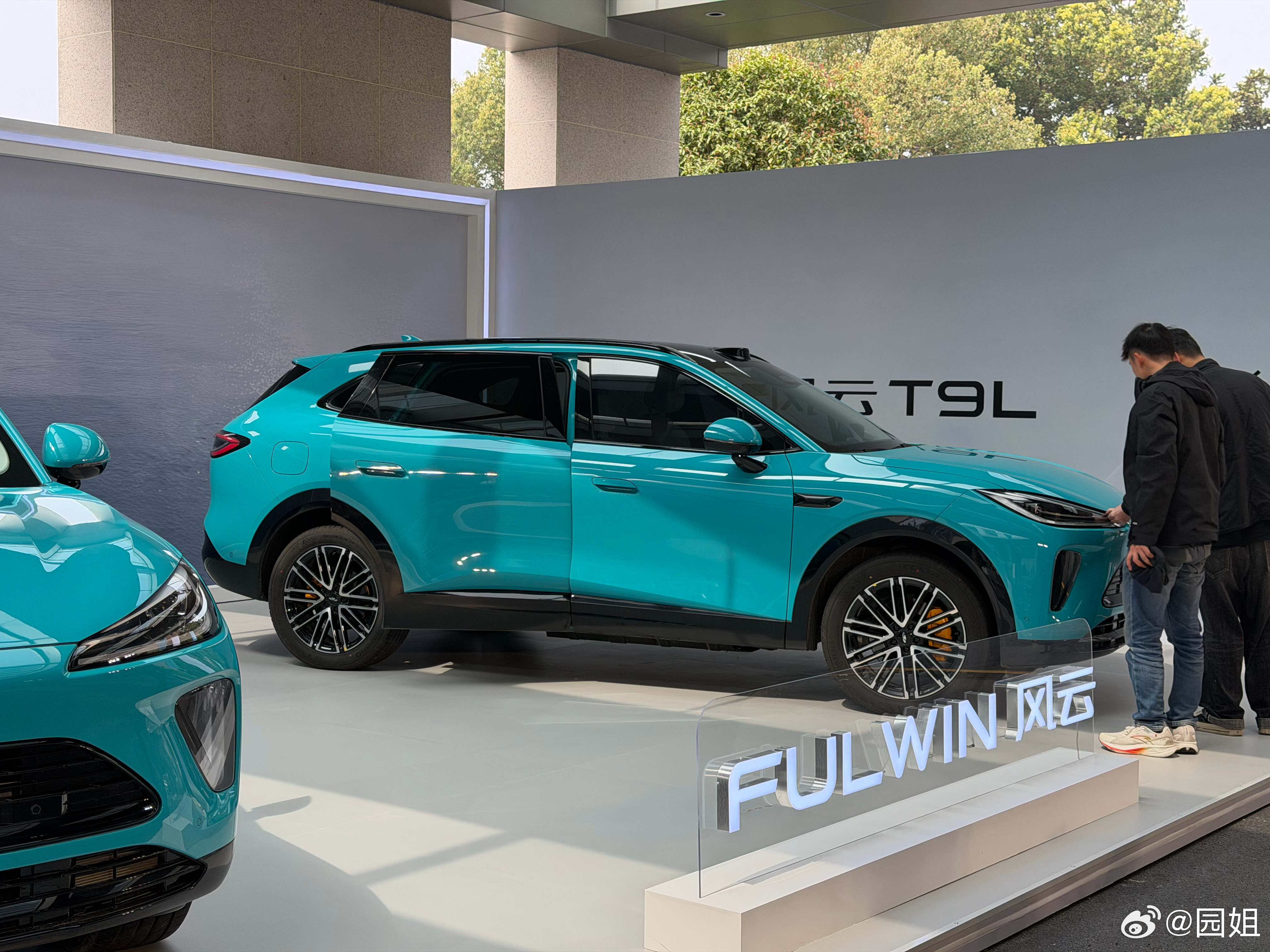 今晚还有一场奇瑞风云T9L的发布会，现场摆了风云全系都车型给大家参观，晚点T9L