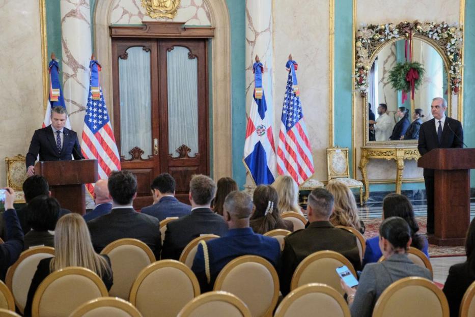 美军加码加勒比扫毒！获准启用多米尼加两座机场，欲推“区域合作模板”
 
当地时间