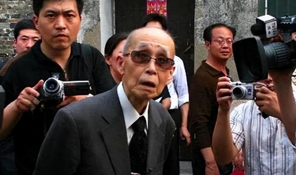 九十多岁的日本退伍老兵松本还想跟中国开战？当被问到为什么这么执着时，他说出了三个