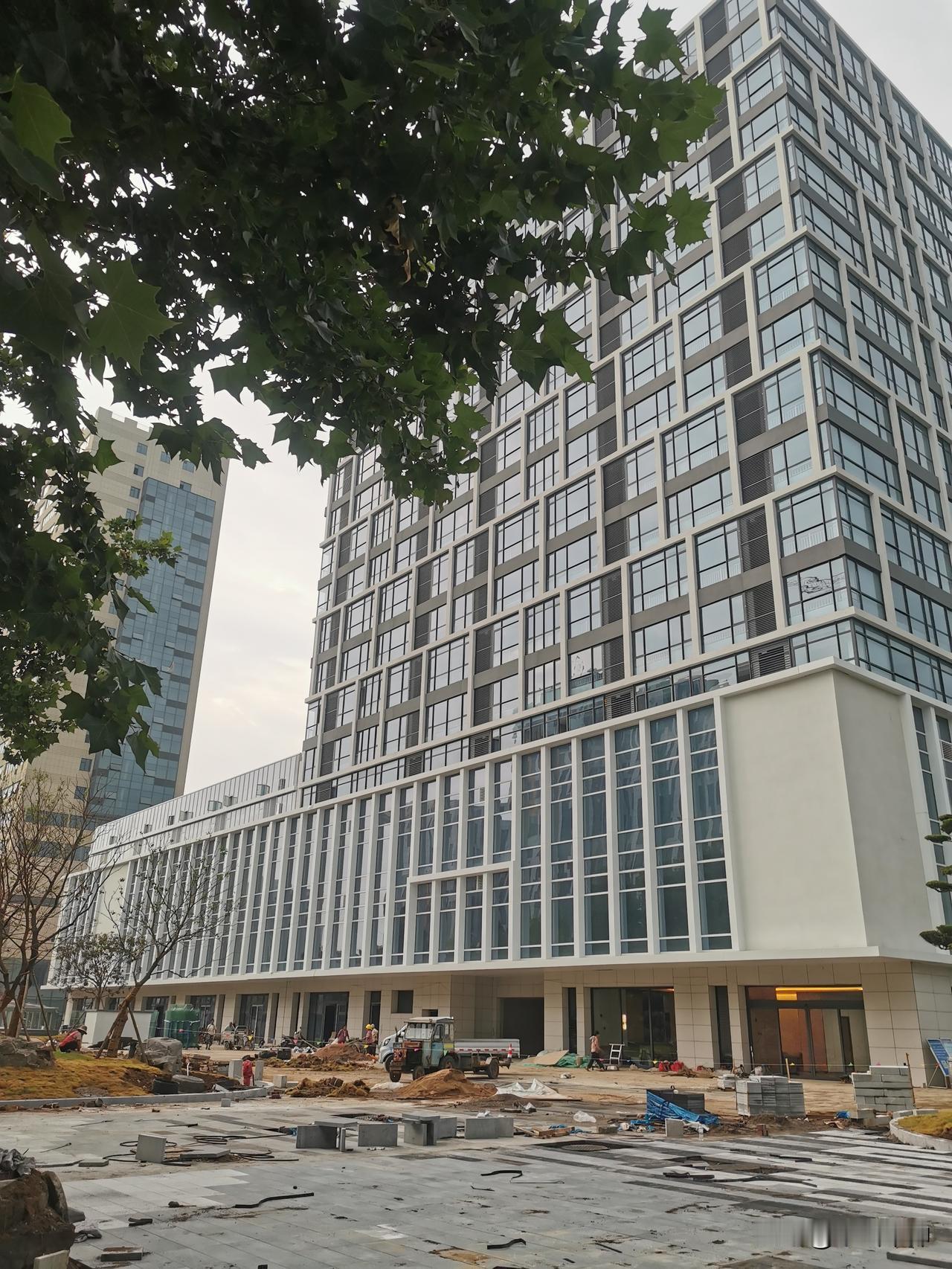 夏日生活打卡季枣庄薛城城南新区金铭广场完工在即，以后购物新地标。