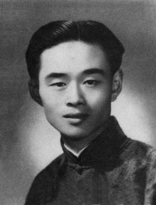 1948年，世界书局出版了中国第一部《莎士比亚戏剧全集》。1955年，宋清如亲自