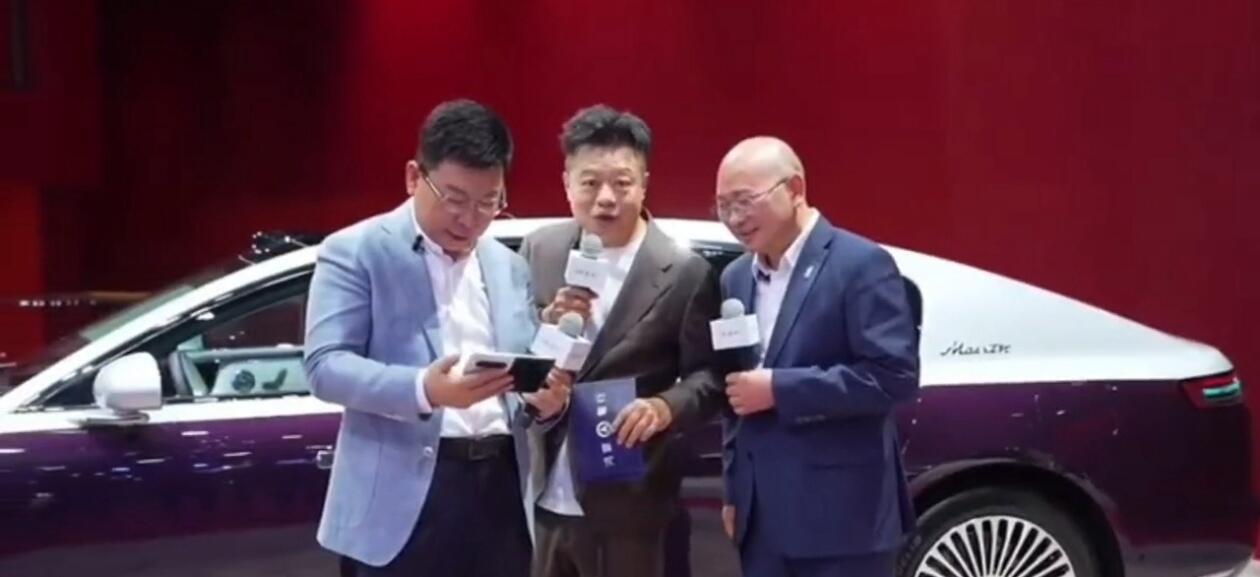 余承东:尊界新车售价150-200万，6月公布在今天的北京车展上，余承东直播时分