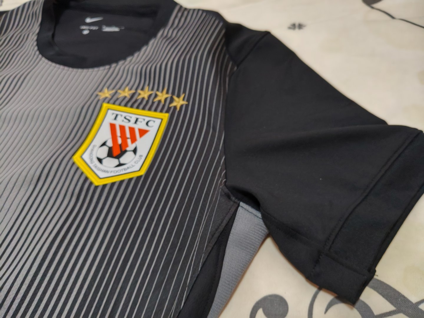 2026赛季山东泰山队球员版门将服实物分享，2月7日，面料、做工、排面拉满，中超