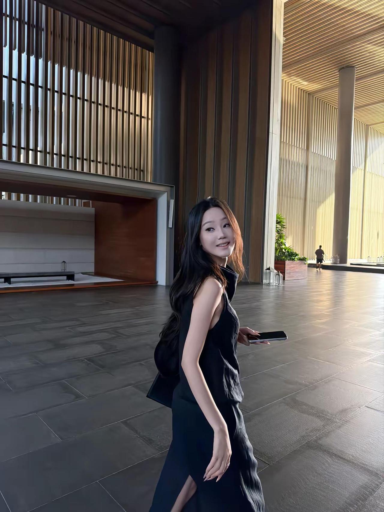 抓住每个充满生命力的瞬间。感受春的气息 今天穿什么 早春出游穿搭图鉴上线